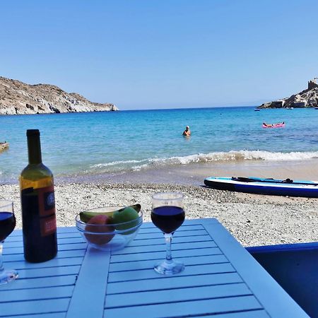 Blue Mare Apartments On The Beach Firopotamos Cameră foto