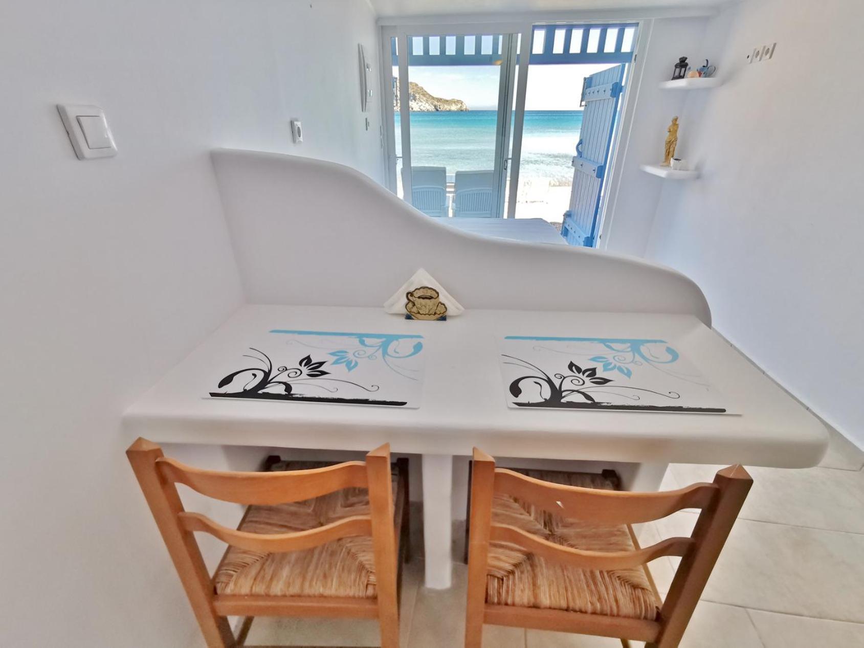 Blue Mare Apartments On The Beach Firopotamos Cameră foto