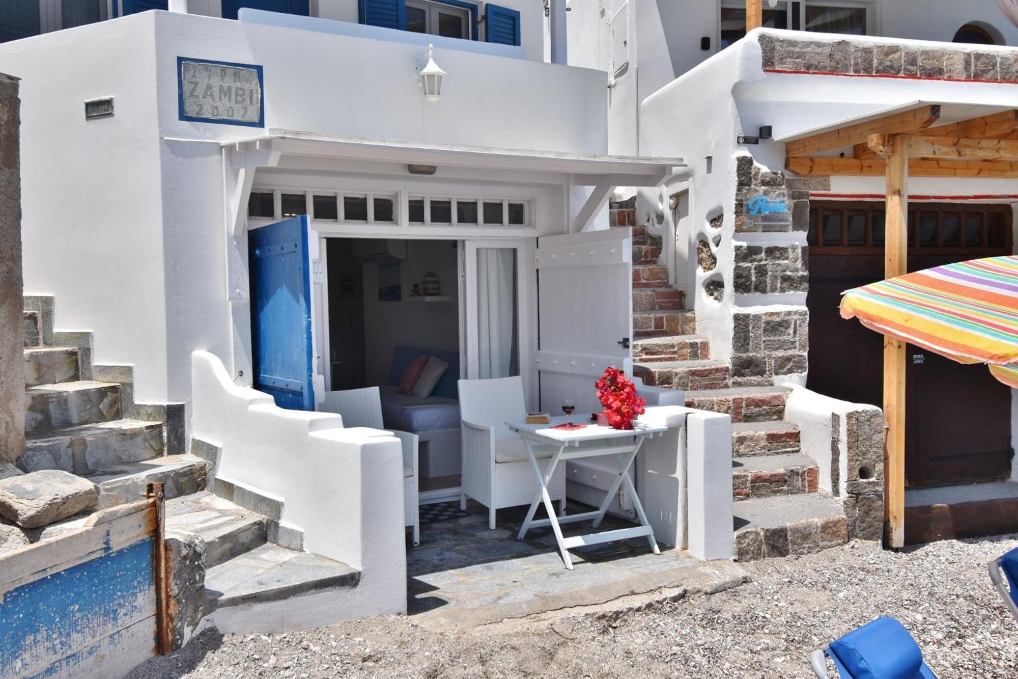 Blue Mare Apartments On The Beach Firopotamos Cameră foto